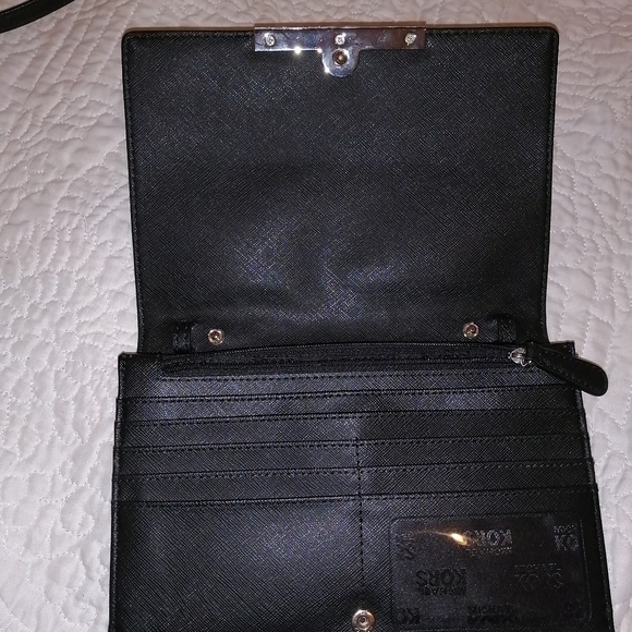 Michael Kors wallet on chain /clutch - Picture 15 of 16